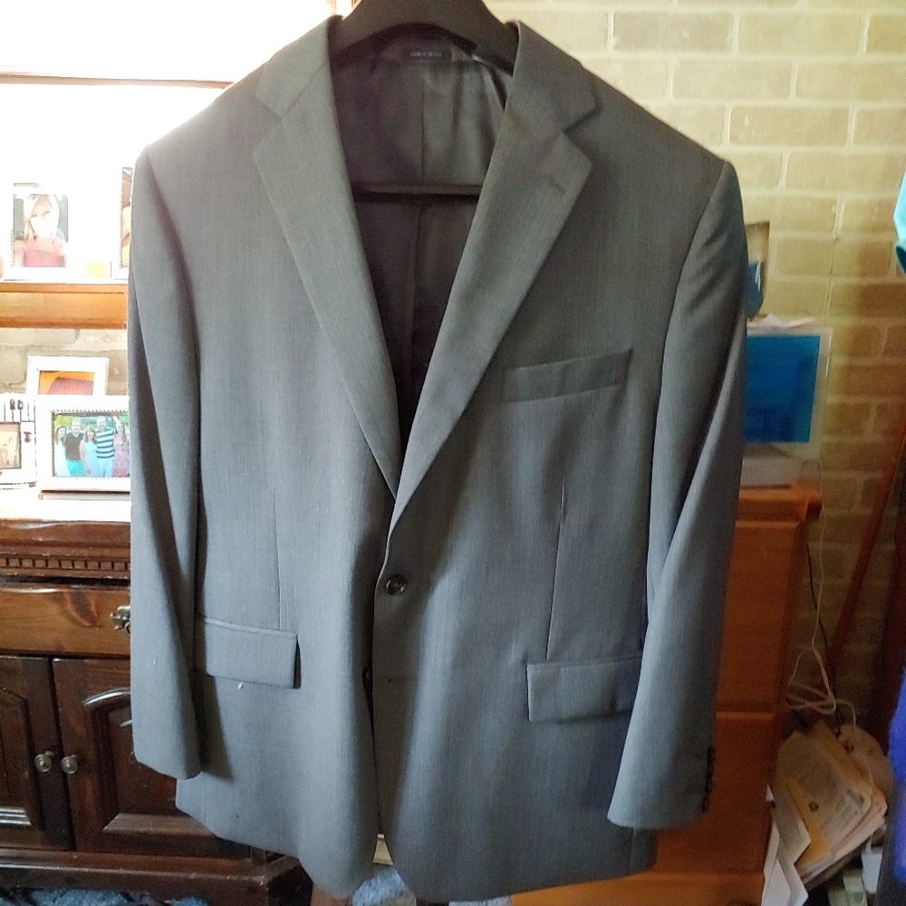 Men's suit, shirt, and tie